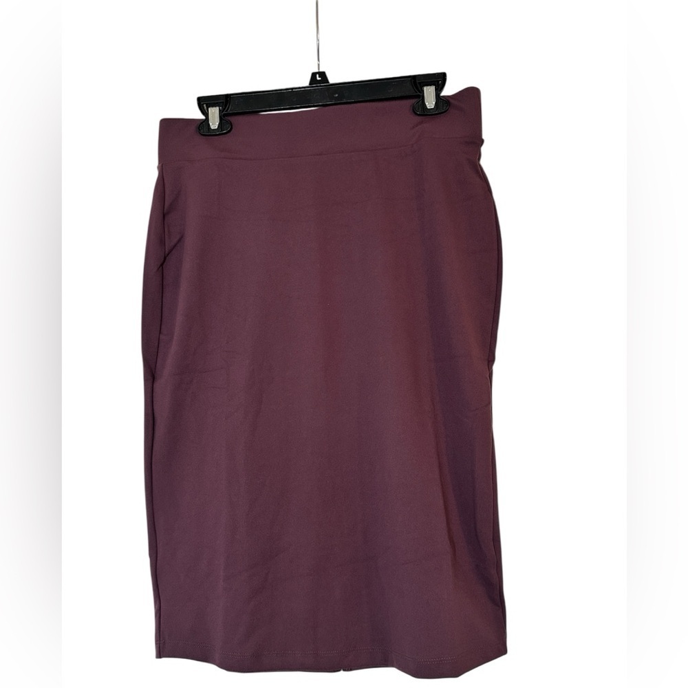 NIP ZENANA BUTTERY SOFT FABRIC BASIC
KNEE SKIRT.